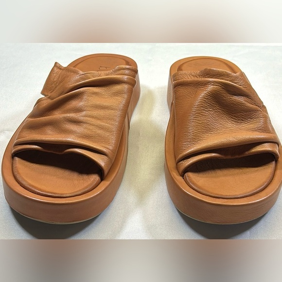 NWT Sumner Slip On Sandals - Picture 9 of 11